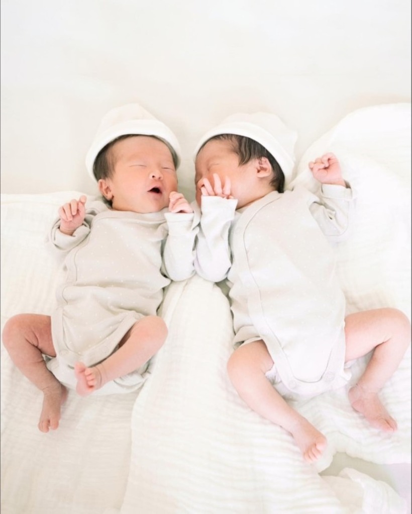 Sam rất chăm khoe con trên MXH. Nữ diễn viên còn lập tài khoản riêng cập nhật hình ảnh 2 nhóc tỳ.