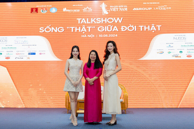 Hoa hậu Lê Nguyễn Bảo Ngọc, Á hậu Trịnh Thùy Linh tại talkshow