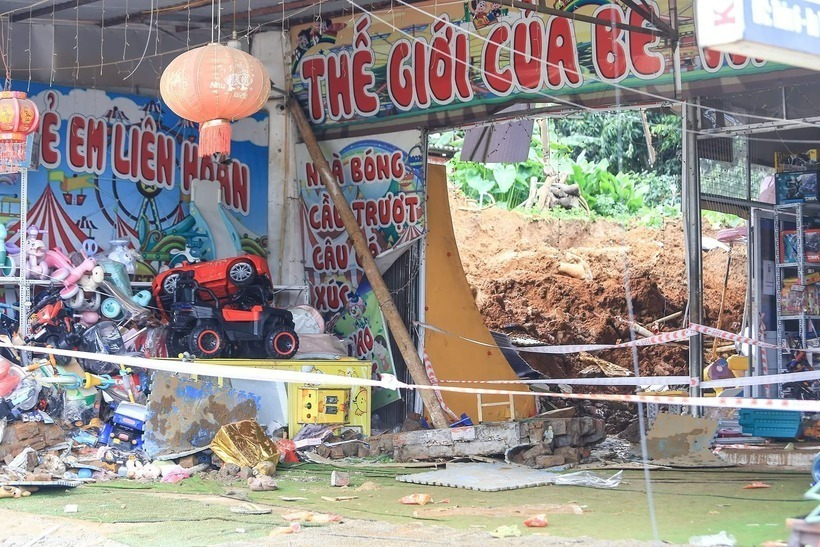 Hiện trường vụ sạt lở khiến 3 trẻ tử vong