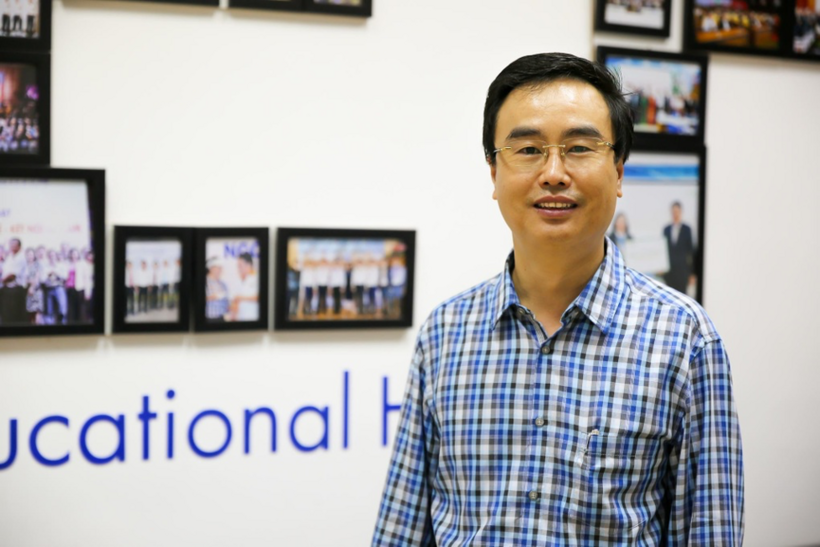 GS.TS Võ Xuân Vinh, Viện trưởng Viện Nghiên cứu Kinh doanh, Đại học Kinh tế TP.HCM. Ảnh: Dân Trí.