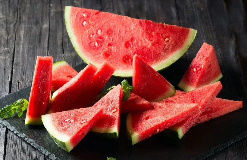 Dưa hấu chứa chất chống oxy hóa mạnh mẽ như lycopene, có thể giúp chống lại bệnh tật và giảm nguy cơ viêm đường hô hấp trong thai kỳ. Ảnh minh họa