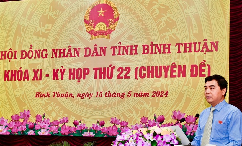 Chủ tịch Hội đồng nhân dân tỉnh Nguyễn Hoài Anh phát biểu khai mạc kỳ họp. Ảnh: Dân Việt