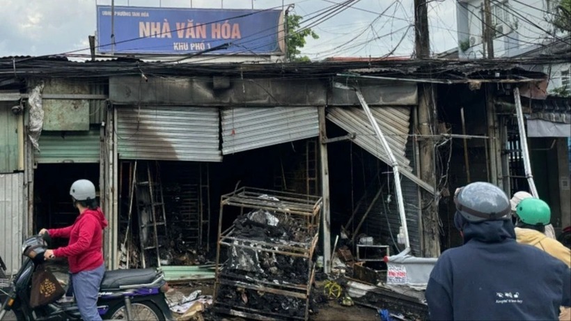Vụ cháy thiêu rụi toàn bộ tài sản bên trong. (Ảnh: PLO)