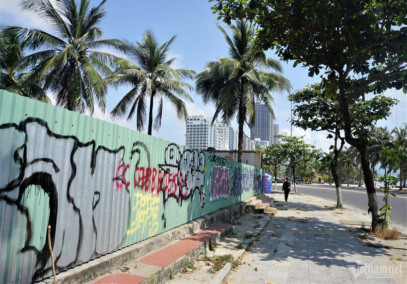 Các tuyến phố trung tâm Đà Nẵng đâu đâu cũng xuất hiện hình vẽ graffiti, đặc biệt tập trung ở các quận Hải Châu, Sơn Trà, Ngũ Hành Sơn.