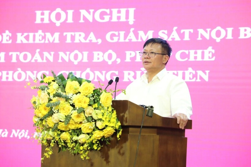 Đồng chí Nguyễn Quang Hùng - Phó Tổng Giám đốc,Trưởng khối kiểm tra và giám sát tuân thủ điều hành chương trình tham luận