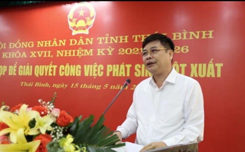 Tân Phó Chủ tịch UBND tỉnh Thái Bình Phạm Văn Nghiêm phát biểu ý kiến tại Kỳ họp. Ảnh: Báo Nhân dân.