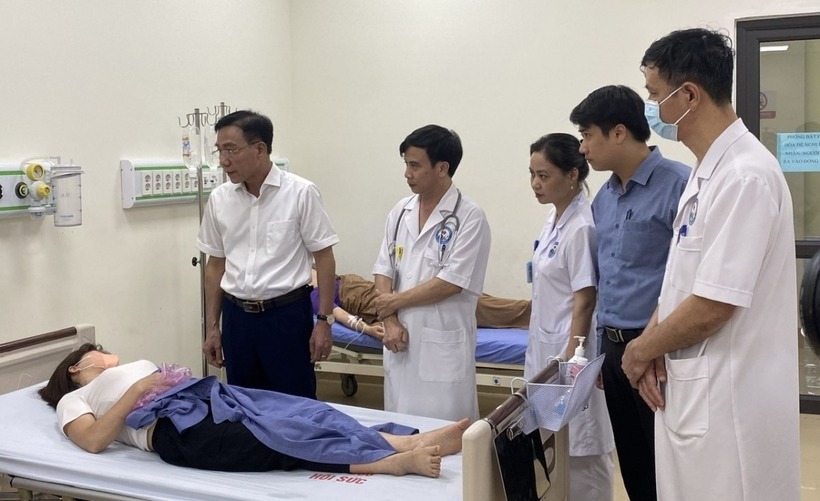 Công nhân có dấu hiệu ngộ độc thực phẩm được điều trị ở Bệnh viện Hữu nghị Lạc Việt Vĩnh Yên. Ảnh: Báo VOV
