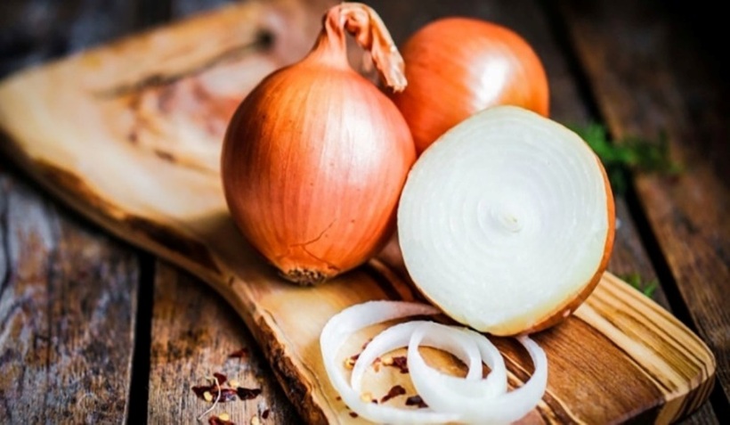 Ăn hành tây có thể cải thiện sức khỏe tình dục nam giới bằng cách thúc đẩy sản xuất testosterone. Ảnh minh họa