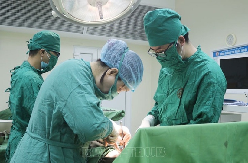 Bác sĩ chạy đua cứu người phụ nữ có khối chửa ngoài tử cung vỡ "sốc". Ảnh: Bệnh viện Việt Nam - Thụy Điển Uông Bí