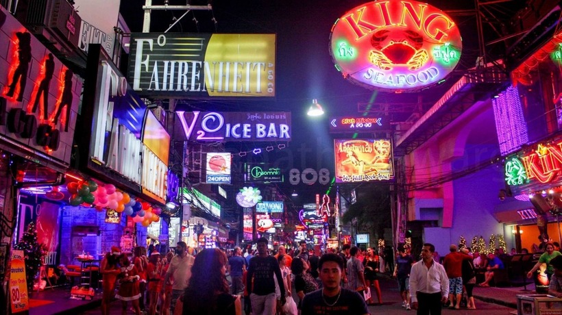 Khu phố đèn đỏ Patpong - Thái Lan.