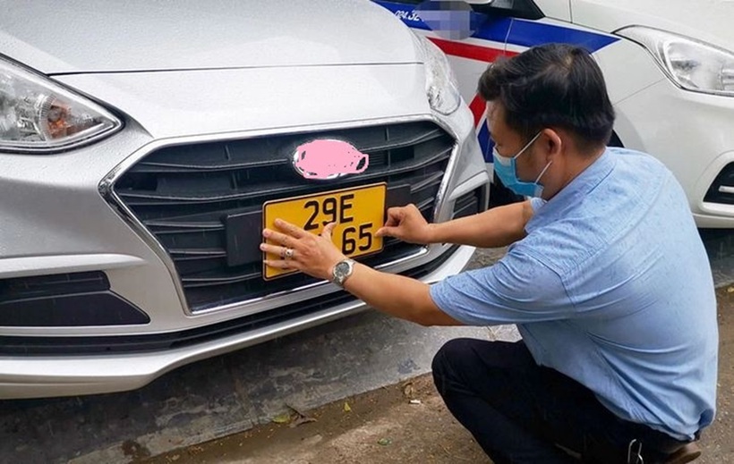 Dùng xe gia đình để chở khách có bị phạt không.?