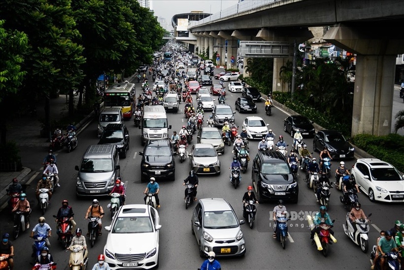 Xe ô tô chở khách có thu phí phải đăng ký kinh doanh vận tải. Ảnh: Lao động.