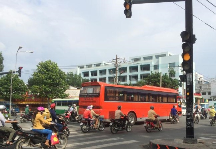 Vượt đèn vàng sẽ bị xử phạt theo quy định.