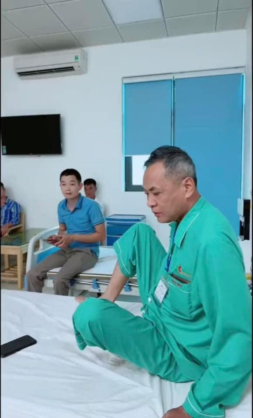 Hình ảnh ông Bình được các con rể tới thăm và chăm sóc. Ảnh: Đời sống & Pháp luật
