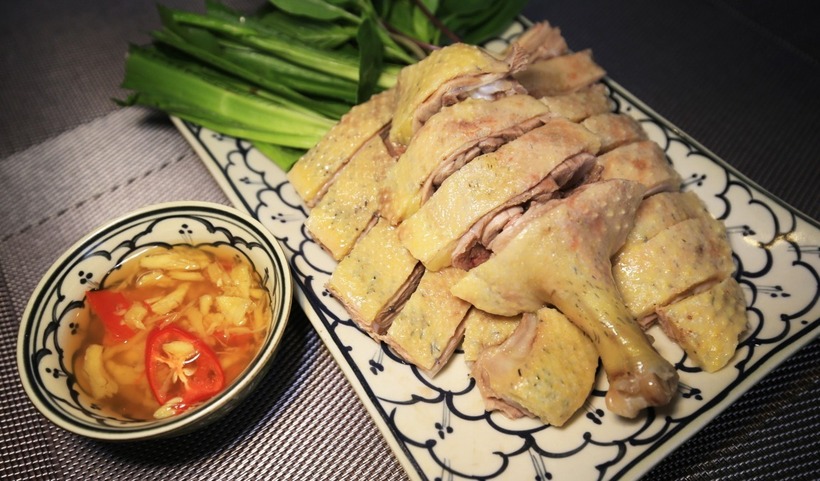 Vịt mang tính hàn vì thế cần kết hợp nước chấm với các gia vị nóng ấm như gừng, ớt để cân bằng âm dương. Ảnh minh họa