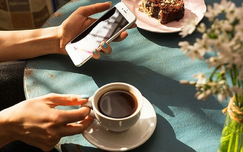 Nên ăn sáng đẩy đủ trước khi uống cà phê.