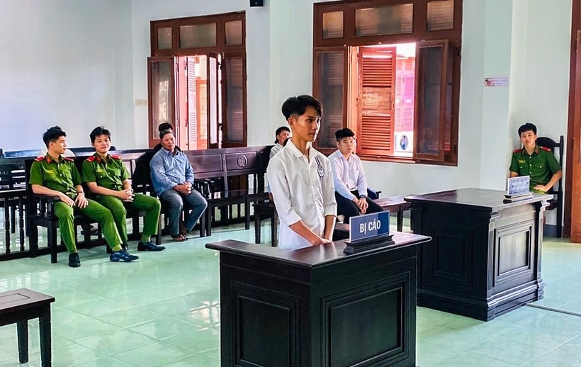 Nguyễn Văn Đạt tại tòa. (Ảnh: PLO)