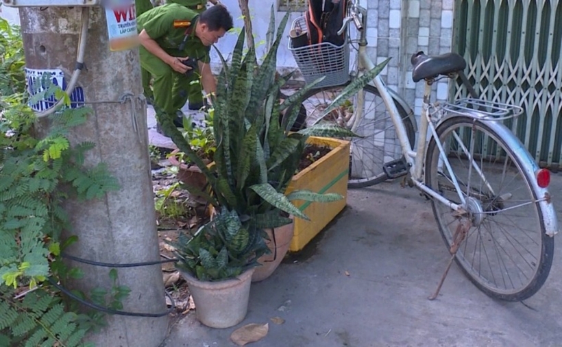 Cơ quan công an khám nghiệm hiện trường vụ việc. Ảnh: Công An Nhân Dân