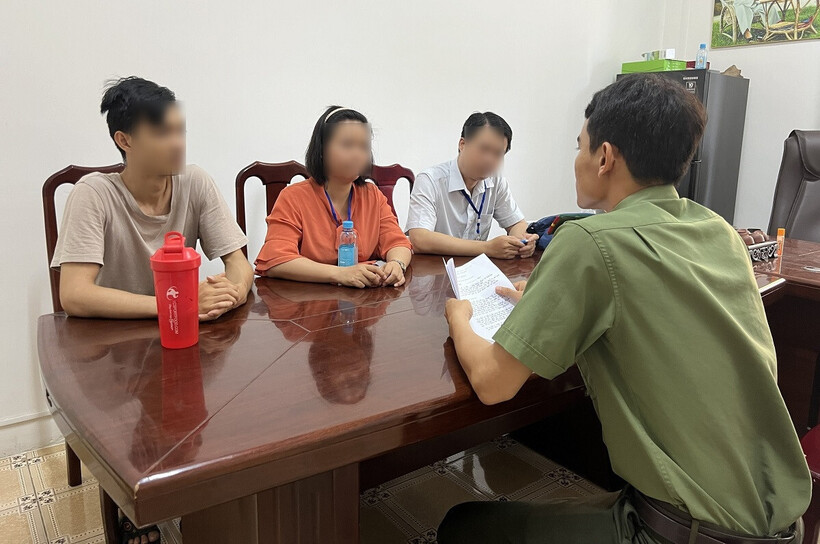 Cơ quan công an làm việc với những người liên quan. Ảnh: VietNamnet.