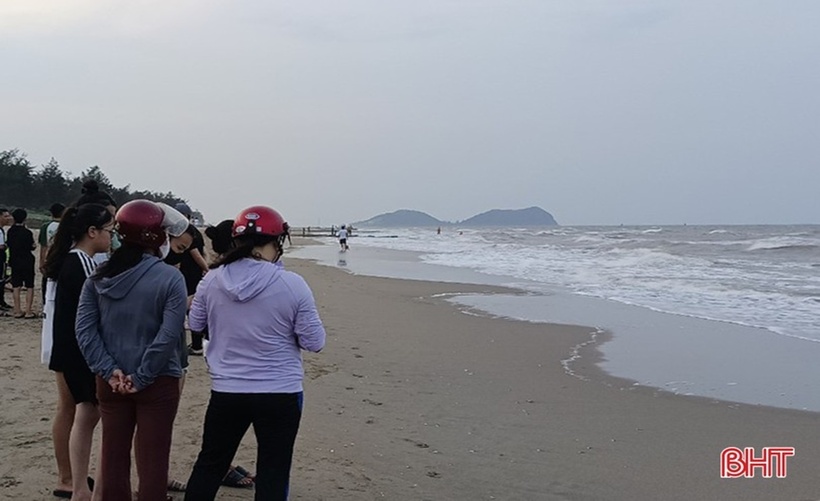 Vùng biển nơi 2 học sinh mất tích. (Ảnh: Báo Hà Tĩnh)