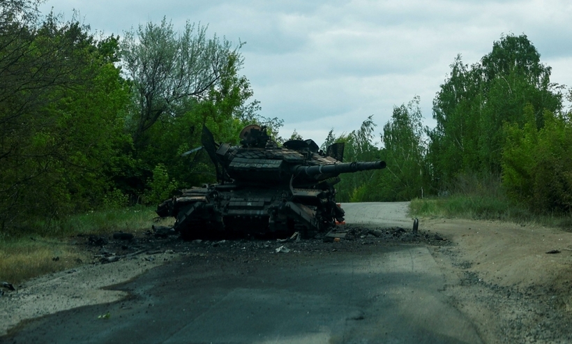 Xe tăng T-64BV của Ukraine bị Nga phá hủy tại Kharkov hôm 16/5. Ảnh: Reuters