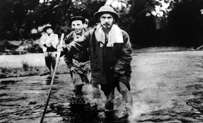 Chủ tịch Hồ Chí Minh trên đường đi Chiến dịch Biên giới năm 1950. Ảnh: TTXVN