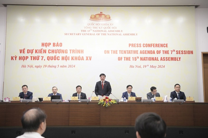 Tổng Thư ký Quốc hội Bùi Văn Cường chủ trì họp báo về dự kiến chương trình Kỳ họp thứ 7, Quốc hội khóa XV. Ảnh: TTXVN