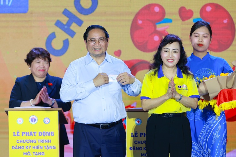 Thủ tướng Phạm Minh Chính đăng ký hiến tạng, kêu gọi mọi người dân tình nguyện đăng ký hiến tạng (Ảnh: VGP).