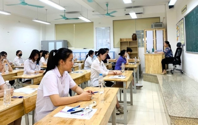 Năm 2024 là năm đầu tiên Sở GD&ĐT Hà Nội áp dụng quy chế thi mới với điều chỉnh quan trọng về danh mục vật dụng được phép mang vào phòng thi. Ảnh minh họa: Sức Khỏe & Đời Sống