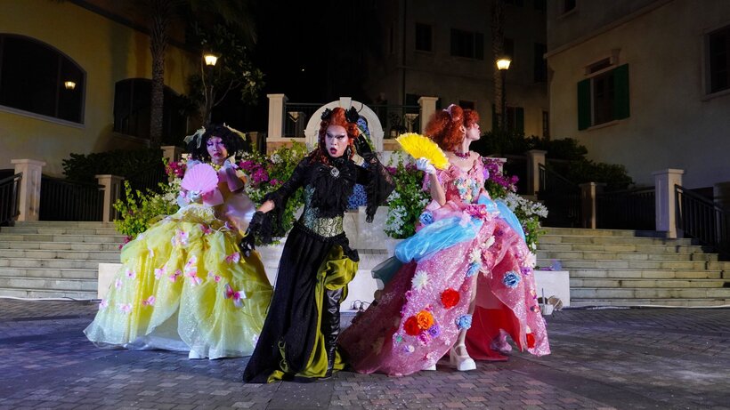 Màn trình diễn đầu tư và đầy duyên dáng của các nghệ sĩ drag queen