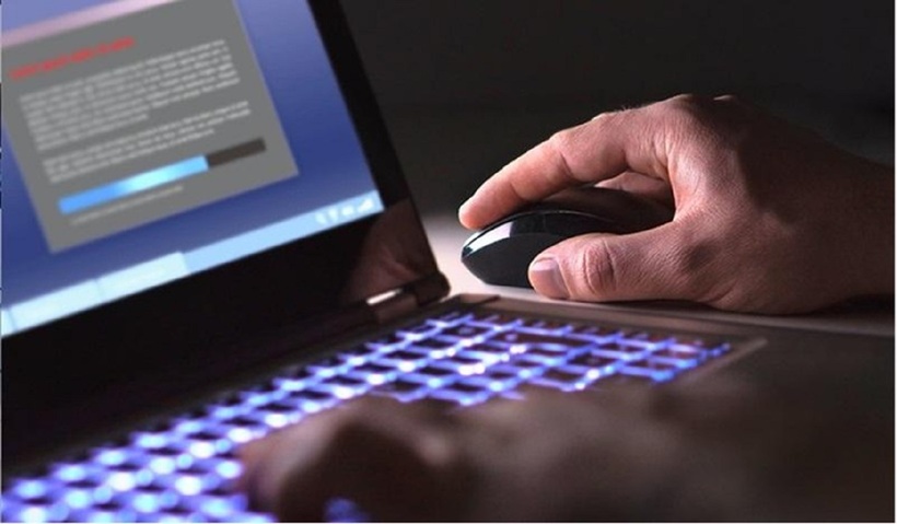 Không xem mail lạ để tránh bị lừa đảo