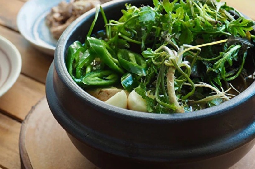 Vào mùa đông lạnh giá, loại rau dại này vừa thơm ngon lại cung cấp những dưỡng chất cần thiết cho cơ thể. Ảnh minh họa
