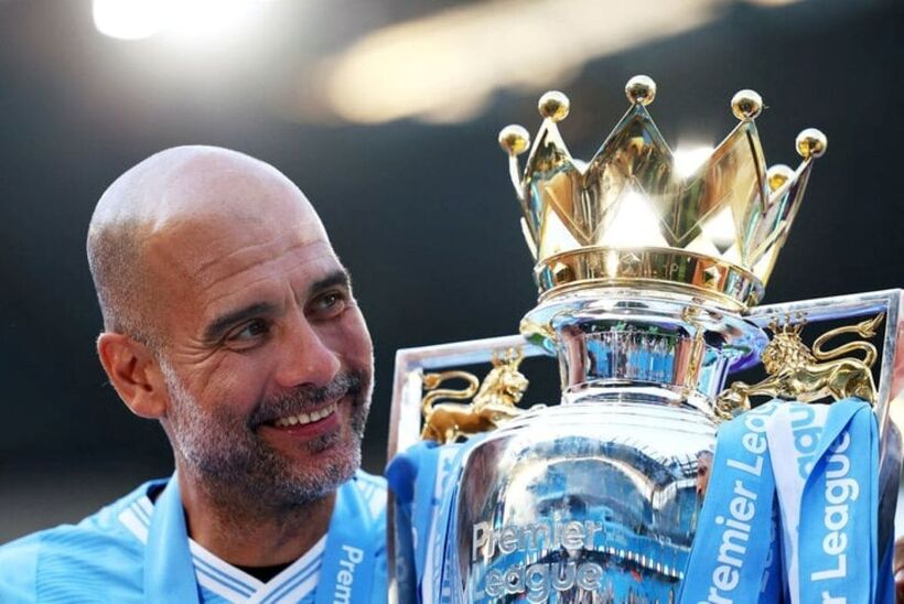 Sau khi đăng quang, HLV Pep Guardiola xúc động, nói cảm ơn đồng nghiệp, đối thủ Jurgen Klopp sau khi lập kỷ lục ở Ngoại Hạng Anh.