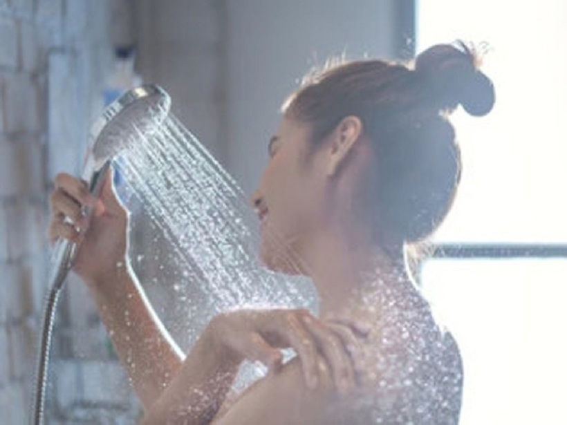 Nhiều người tin rằng tắm nước ấm trước khi đi ngủ sẽ giúp thư giãn cơ thể.