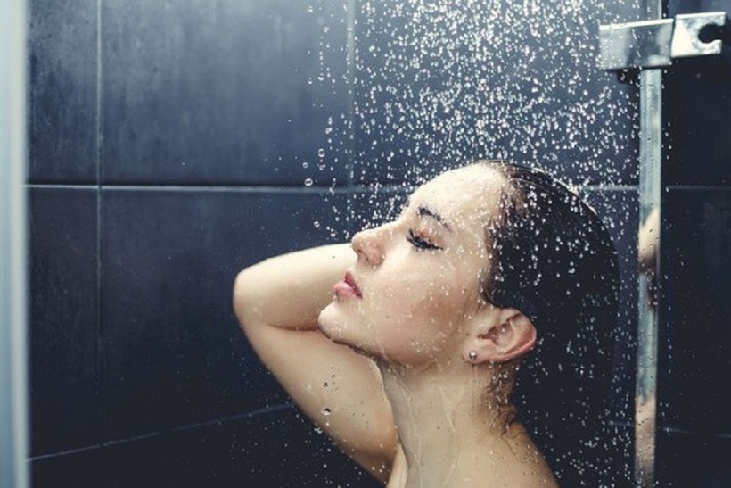 Tắm trước khi ngủ có thể mang lại cảm giác thư giãn nhưng cũng tiềm ẩn nhiều nguy cơ.
