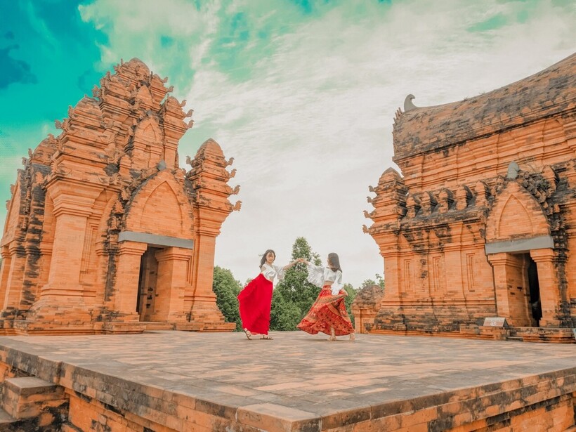 Du khách sẽ được trải nghiệm nét văn hóa độc đáo tại Làng văn hóa dân tộc.