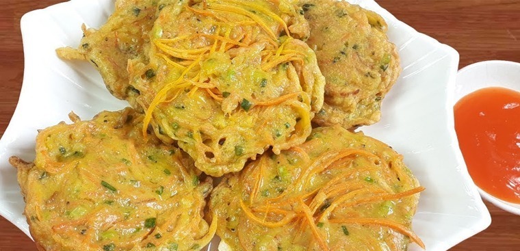 Bánh cà rốt chiên.
