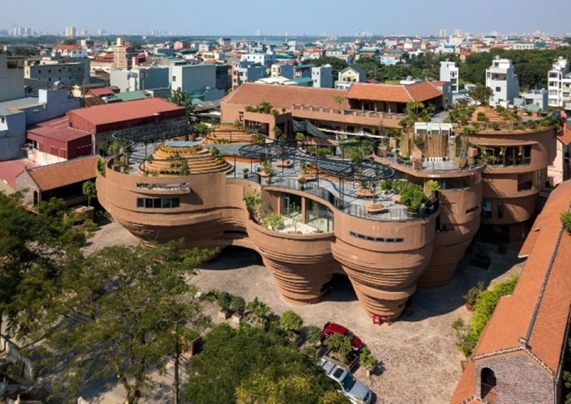 Nơi đây trở thành điểm đến không thể bỏ qua cho những người yêu nghệ thuật và muốn khám phá văn hóa đích thực tại Hà Nội.