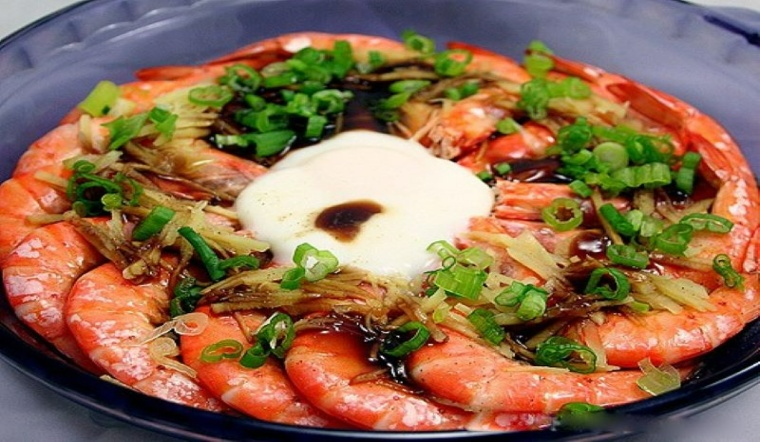 Tôm hấp dầu hào là món ăn đơn giản, dễ làm nhưng lại vô cùng thơm ngon và hấp dẫn