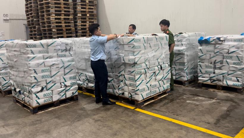 Số hàng hóa bị lực lượng chức năng thu giữ. Ảnh: Công an Thành phố Hà Nội