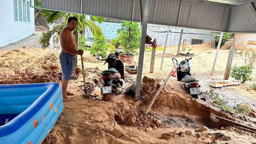UBND TP Phan Thiết, Sở Giao thông Vận tải đang điều các phương tiện đến hiện trường dọn dẹp. Hiện địa phương chưa thống kê cụ thể thiệt hại.