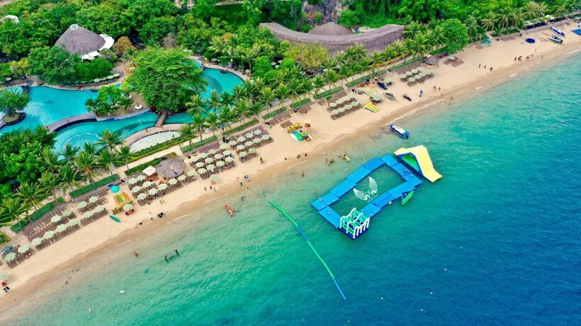 Chuyến tour đưa du khách đến những hòn đảo có bãi biển tuyệt đẹp nhất tại thành phố.