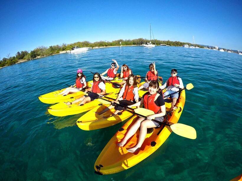 Tour dành cho du khách yêu thích hoạt động thể thao dưới nước.
