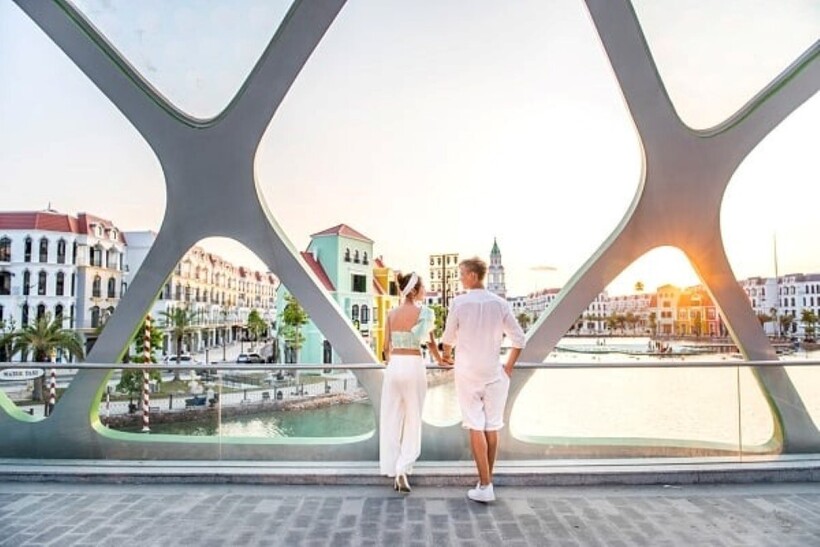 Ngắm hoàng hôn lãng mạn tại Venice Phú Quốc.