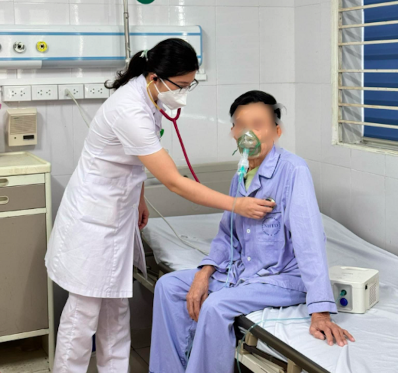 Cụ ông tái phát bện COPD do hút thuốc lá, thuốc lào hàng chục năm