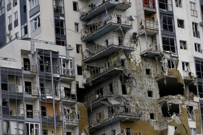 Hình ảnh một toà nhà tan hoang ở Kharkov ngày 14/5. Ảnh: Reuters