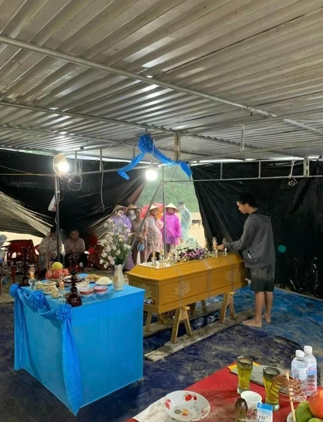 Cháu bé đã được về bên gia đình của mình. (Ảnh: Đội SOS Đà Nẵng)