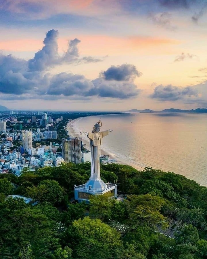 Tượng chúa KiTo – Vua lớn nhất Châu Á.