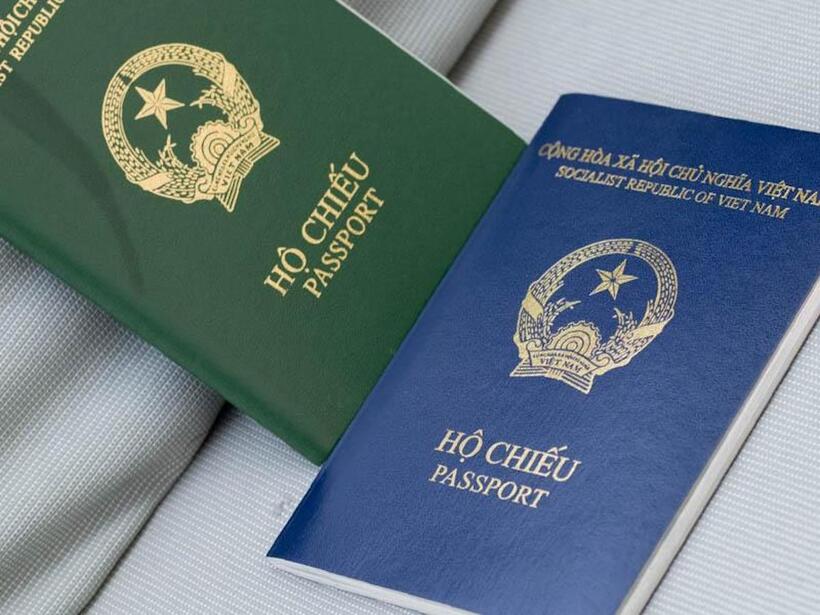 Để phòng tránh lừa đảo, bị đánh cắp thông tin, Công an thành phố Thái Nguyên đề nghị người dân nên tự thao tác nộp hồ sơ cấp hộ chiếu trực tuyến trên Cổng dịch vụ công Quốc gia hoặc Cổng dịch vụ công Bộ Công an. Ảnh minh hoạ