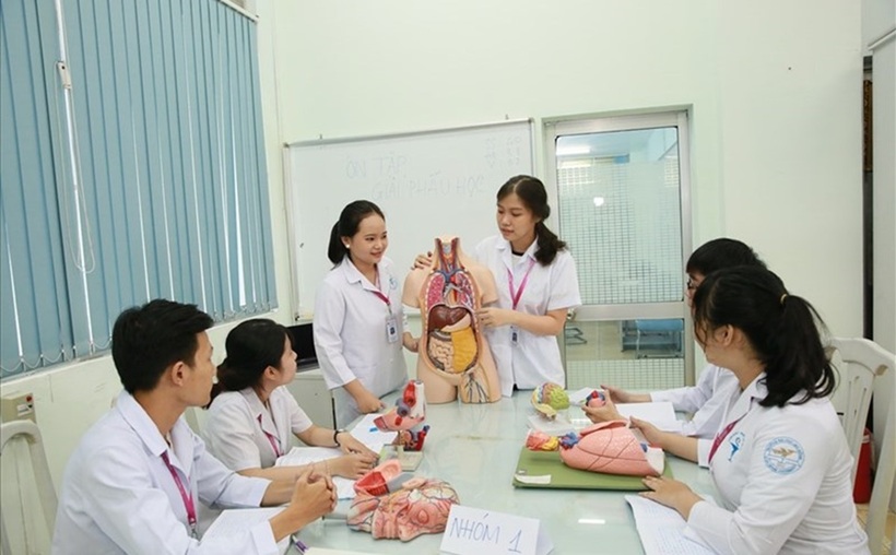 Ngành y có mức học phí khá cao so với các ngành học khác.